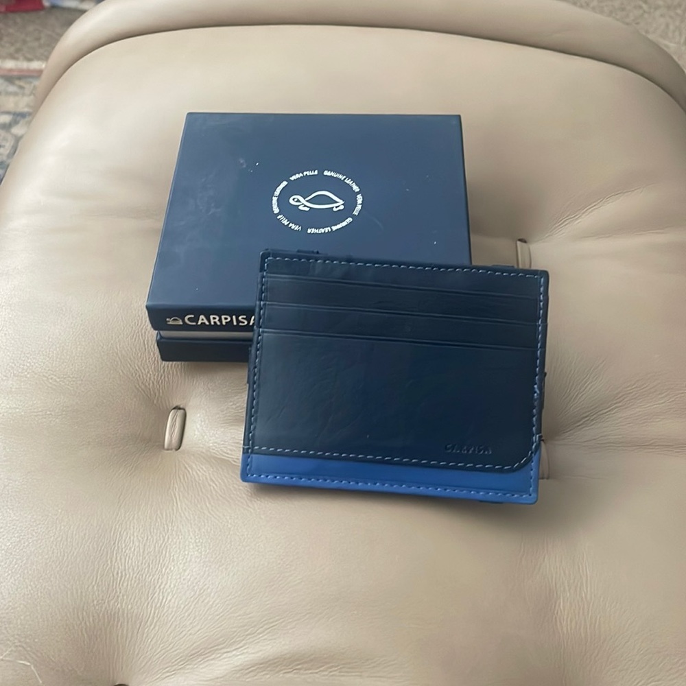 Carpisa card holder. New